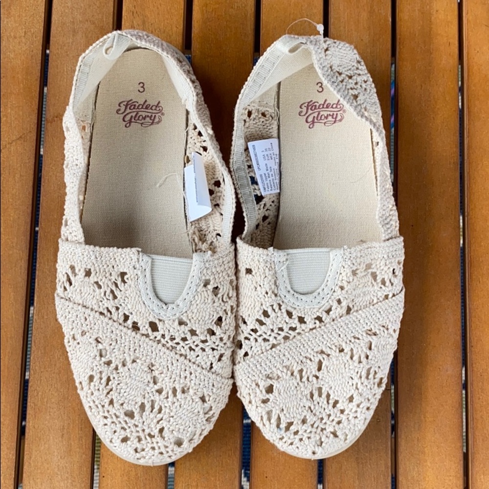 EUC Faded Glory Girls Shoes - Size 3
